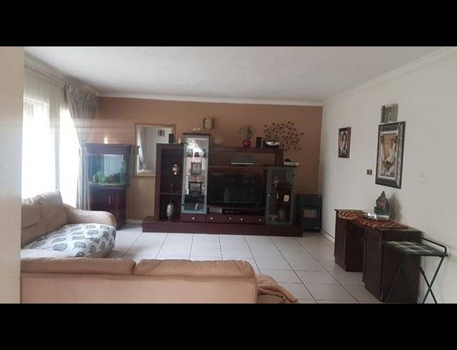 3 BEDROOM TOWNHOUSE FOR SALE IN BOKSBURG SOUTH